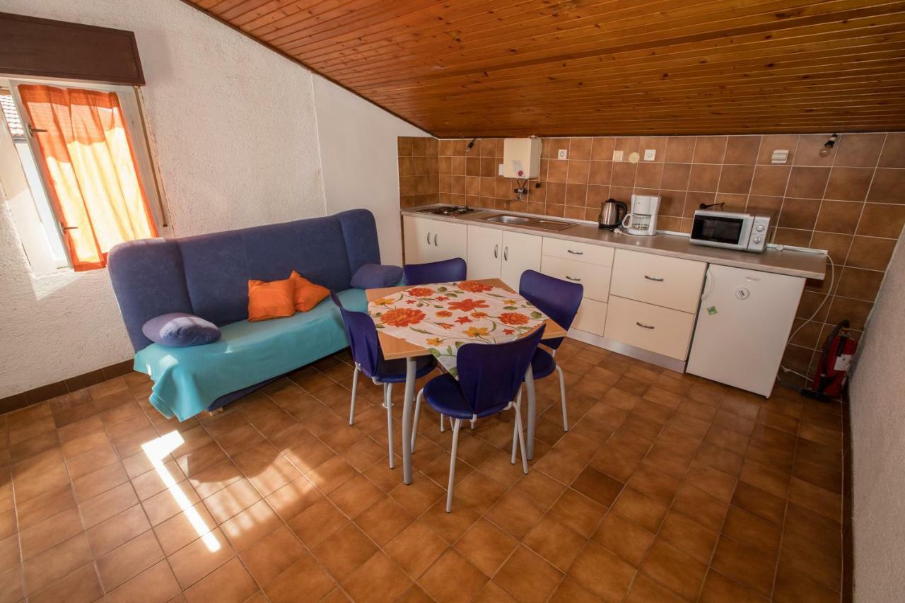 Apartments Renata Kampor Exterior photo
